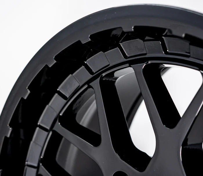 V03 GLOSS BLACK 15X7 +25MM 4X156
