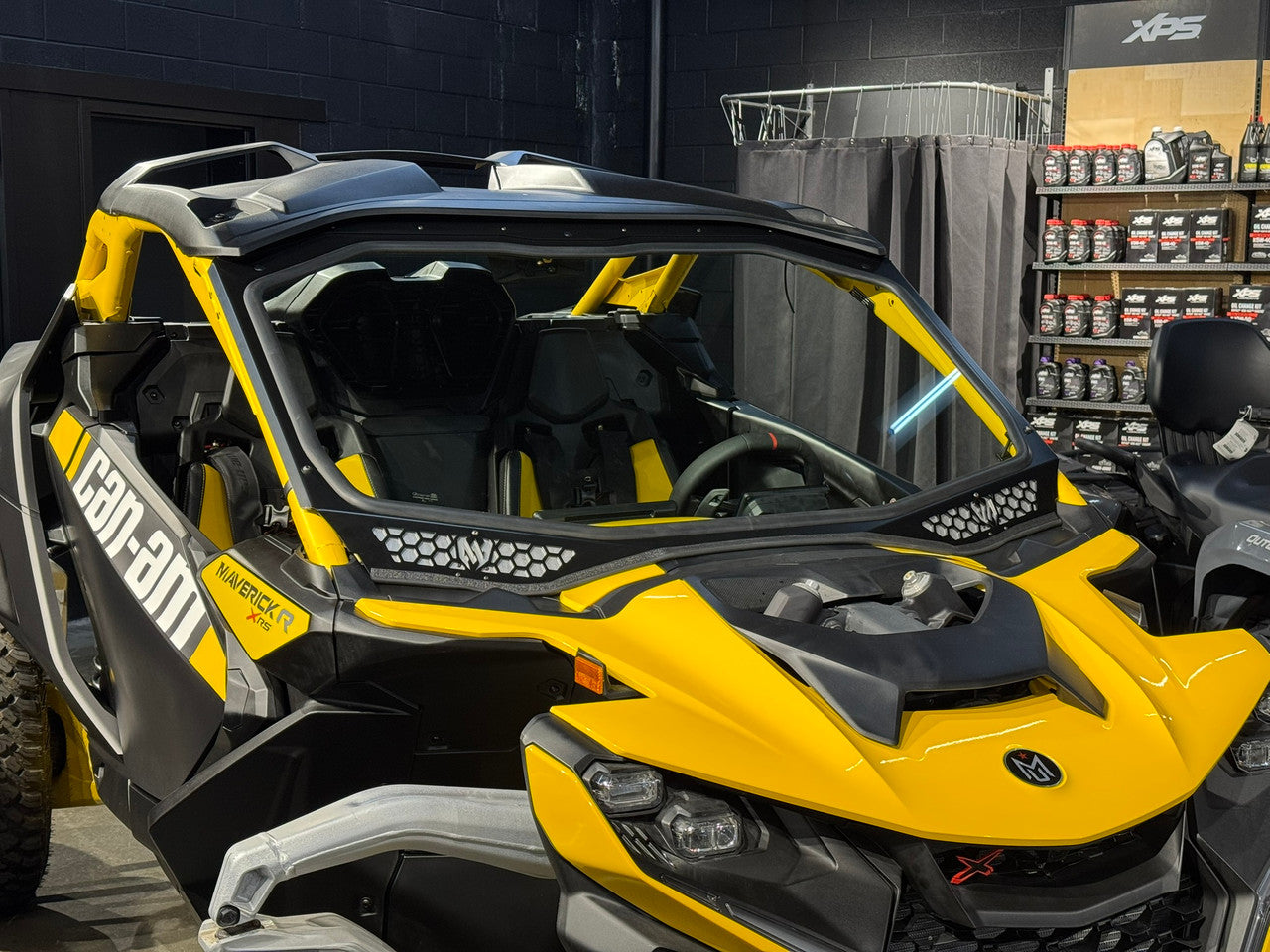 MAVERICK R VENTED GLASS WINDSHIELD WITH WIPERS