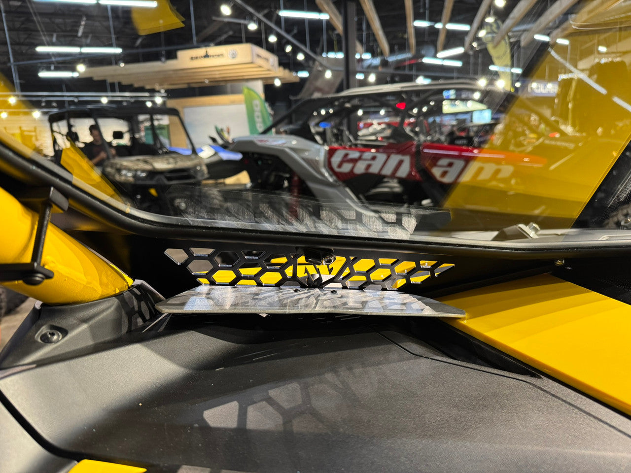 MAVERICK R VENTED GLASS WINDSHIELD WITH WIPERS