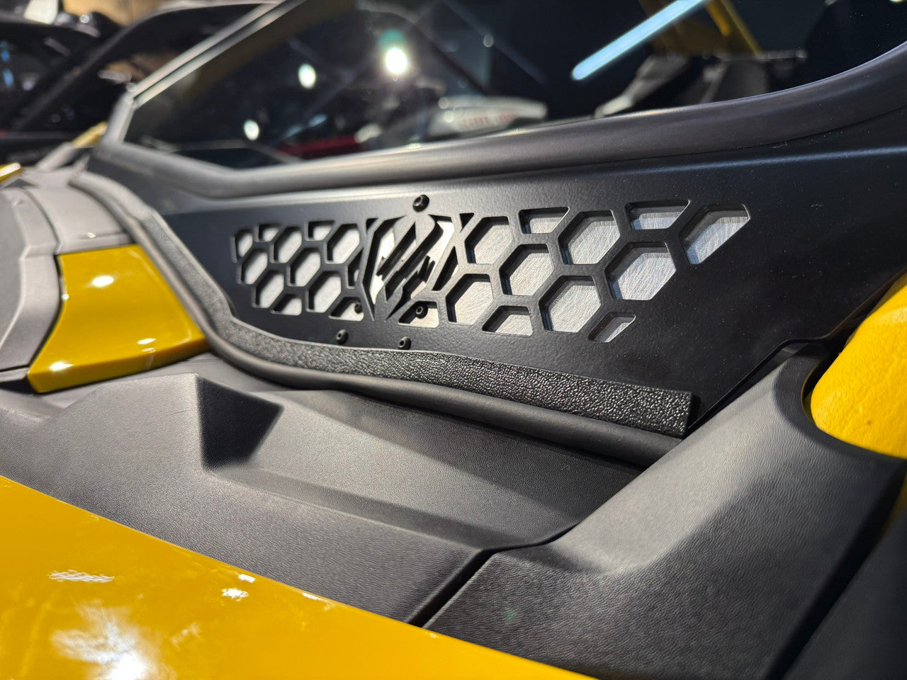 MAVERICK R VENTED GLASS WINDSHIELD WITH WIPERS