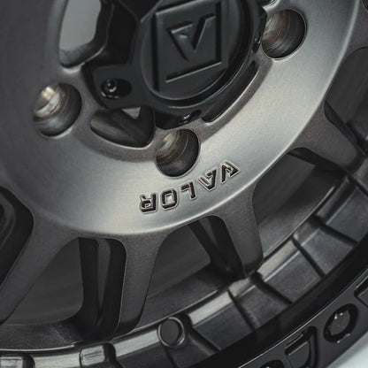V09 BEADLOCK BRUSHED CHARCOAL 17X8 +40MM 4X156