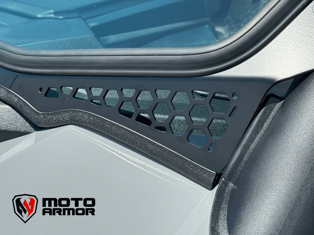 MOTO ARMOR PRO MAX VISIBILITY FULL GLASS WINDSHIELD